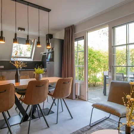 Restyled House With Three Bathrooms, Breda At 10km *