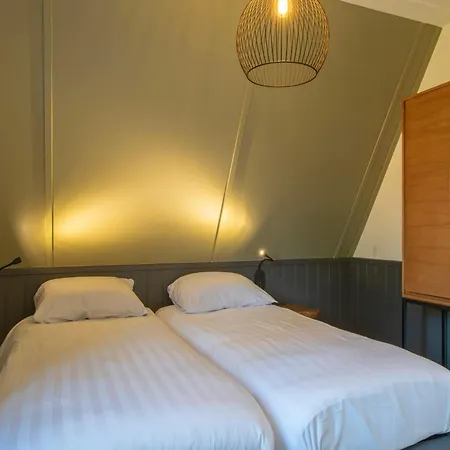 Restyled House With Three Bathrooms, Breda At 10km